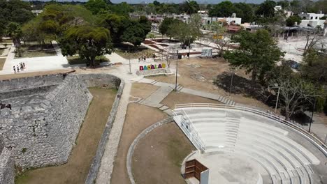 Toma-Aérea-De-Letras-Bacalar-En-La-Plaza-Principal