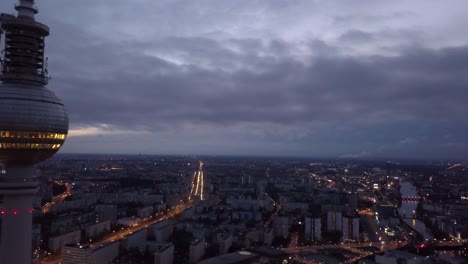 Drone-Vuela-Junto-A-La-Torre-De-Televisión-En-Berlín