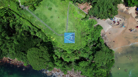 Aerial-birdseye-rising-from-helipad-revealing-coastal-scene-of-Ubatuba,-Brazil