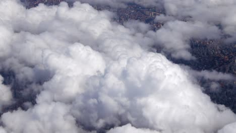 Himmlische-Weiße-Wolken-Bildeten-Sich-über-Den-Anden-In-Südamerika