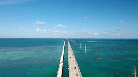 Vehicles-Driving-On-Seven-Mile-Bridge-Across-Florida-Keys-In-Monroe-County,-Florida