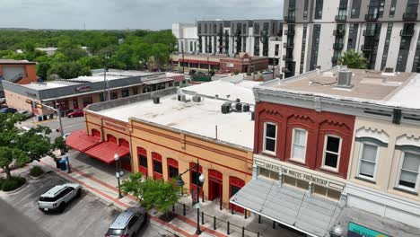 Downtown-scene-in-old-western-town-in-USA