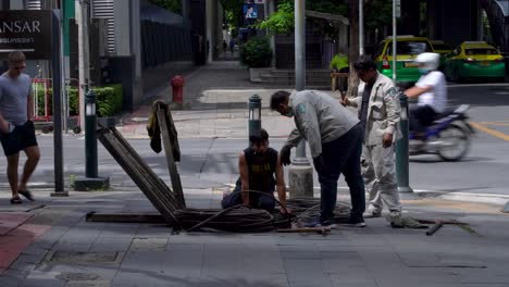 Trabajo-De-Cableado-En-Las-Calles-De-Bangkok