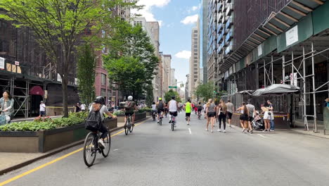 Bicicleta-Pov-En-Manhattan-Cerrado,-Ciudad-De-Nueva-York,-Calle-En-Verano