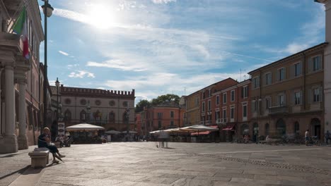 Time-lapse-of-the-main-square-Piazza-del-Popolo-with-the-statues-of-Saint-Apollinare,-many-people-and-clouds-in-the-sky,-Ravenna,-Italy