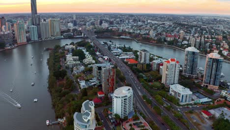 Ikonische-Geschichtenbrücke-Mit-Verkehr-In-Kangaroo-Point,-Brisbane,-Queensland,-Australien