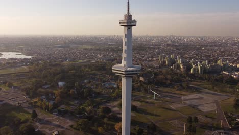 Höchster-Bauraumturm-In-Buenos-Aires-Skyline-Bei-Sonnenuntergang,-Antenne