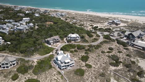 Bald-Head-Island-Beachfront-Eigenschaften-Breite-Antenne-Aufsteigend-Zu-Einer-Zweistöckigen-Wohnung