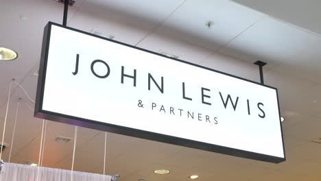 Canary-Wharf-Londres-Reino-Unido-Julio-De-2022-Establecimiento-De-La-Toma-Del-Logotipo-De-John-Lewis-And-Partners-En-La-Tienda