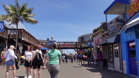 Blick-Auf-Pier-39-An-Einem-Sonnigen-Tag