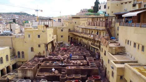 Imágenes-En-4k-De-La-Curtiduría-Chouwara-En-La-Antigua-Medina-De-Fez