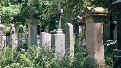 Ornate-gravestone-at-Christian-graveyard-in-Munich