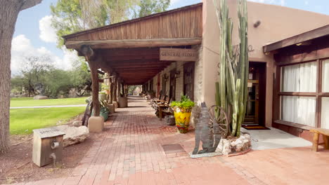 El-Rancho-Tanque-Verde-En-Tucson,-Arizona,-Es-Uno-De-Los-Ranchos-De-Ganado-Y-Huéspedes-De-Antaño-De-Estados-Unidos.