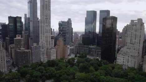 Central-Park-with-Midtown-skyscrapers-in-the-background--rotating,-pull-back-aerial