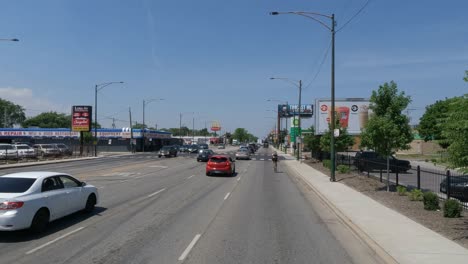 Viajar-En-El-área-Terrestre-De-Chicago-De-Illinois,-Suburbios,-Calles-Y-Autopistas-En-Modo-Pov-Hombre-En-Bicicleta