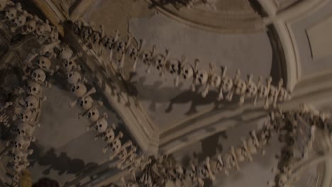 Frightening-roof-beams---chandeliers-made-from-human-remains-skulls---bones-hanging-from-ceiling-in-Roman-Catholic-chapel,-Sedlec-Ossuary,-Czech-republic