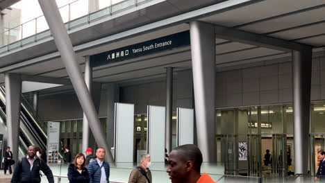 People-walk-at-the-Yaesu-South-entrance-exit-of-Tokyo-Station