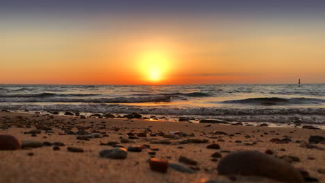 Schönes-Strandparadies-Sonnenuntergang-Morgendämmerung