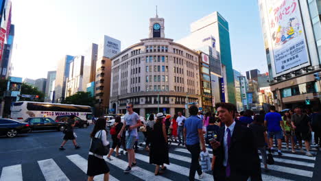 Tokio-Japón---Alrededor-Del-Lapso-De-Tiempo-De-Un-Cruce-Peatonal-En-Ginza,-Tokio,-Japón-En-Un-Día-Ajetreado