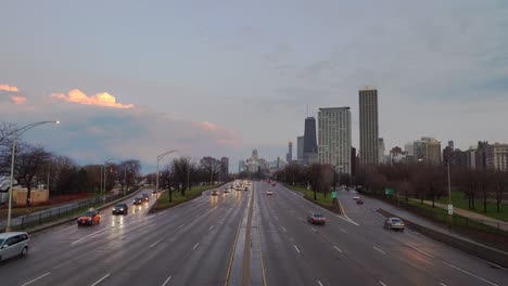 Highway-view-near-the-Lincoln-Park,-Chicago