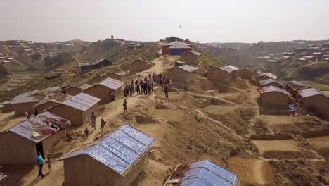 Dron-Volando-Lejos-Del-Campamento-Y-Los-Refugiados-Rohingya