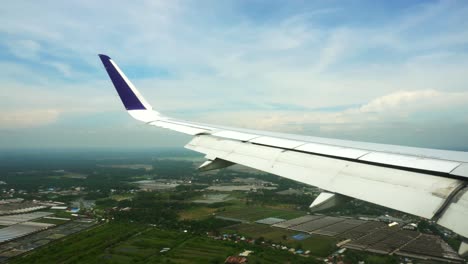 Verkehrsflugzeug-Bereiten-Sich-Auf-Die-Ankunft-Vor