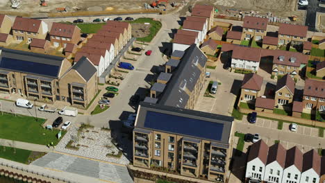 Aerial-sweeping-shot-of-Redrow-Homes-development-in-Strood,-Kent-named-'temple-Wharf