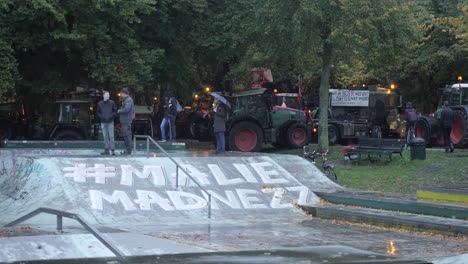 Agricultores-Protestan-En-La-Haya,-Holanda