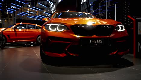 La-Parte-Delantera-De-Un-Bmw-M2-En-Una-Exposición-En-Munich,-Alemania