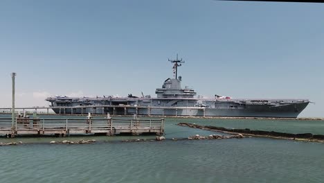 Weitwinkelaufnahme-Des-Flugzeugträgers-Uss-Lexington-In-Corpus-Christi,-TX