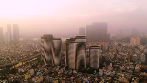 Parte-Tres-Amanecer-Urbano-Aéreo-En-El-Mar-De-Asia-Con-Un-Nivel-De-Contaminación-Del-Aire-Extremo