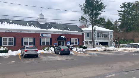 The-United-States-Post-Office-in-Weston,-Massachusetts-during-the-winter-months