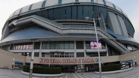 Imponente-Tiro-Del-Estadio-De-Béisbol-Japonés
