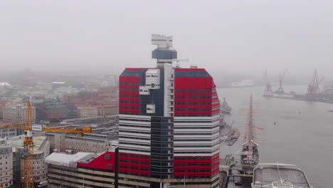 Lilla-Bommen-En-El-Centro-De-Gotemburgo-En-Un-Día-De-Niebla,-Suecia