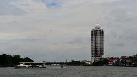 Chaophraya-River-is-filled-with-history-and-culture