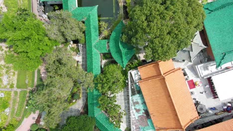 Hong-Kong-Wong-Tai-Sin-Temple-Jardines-Y-Tejados,-Vista-Aérea-Del-Gran-Santuario-Wong-Inmortal,-Centro-De-Kowloon