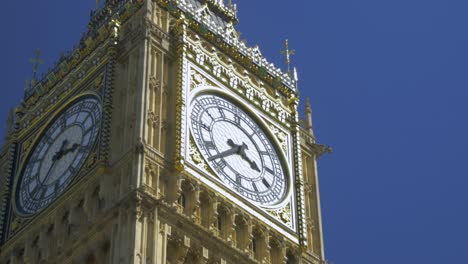 Big-Ben-Clock-face-with-London-Bus-wiping-frame