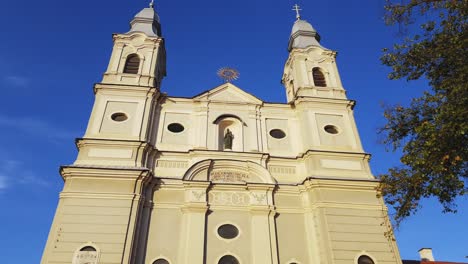 Iglesia-Franciscana-En-Sumuleu-Ciuc,-Rumania