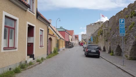 Blick-Auf-Die-Straße-Der-Mittelalterlichen-Stadt-Visby-In-Gotland-Skandinavien