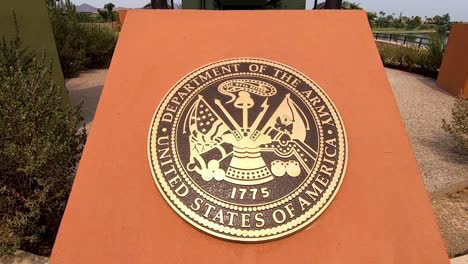 Pull-back-from-bronze-Army-emblem,-Veteran's-Memorial,-Fountain-Park,-Fountain-Hills,-Arizona