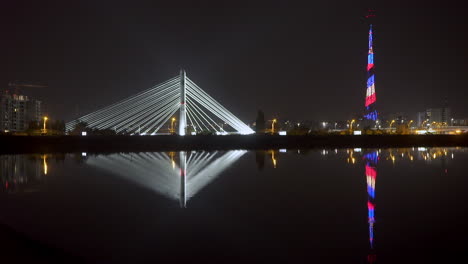 Puente-Ciurel-Y-Torre-Sts,-Escena-Nocturna,-Bucarest,-Rumania
