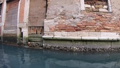 Taking-a-gondola-ride-in-Venice,-Italy-is-a-must-when-you-visit-this-city