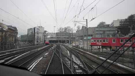 Train-arriving-at-train-station-in-Bern,-Switzerland