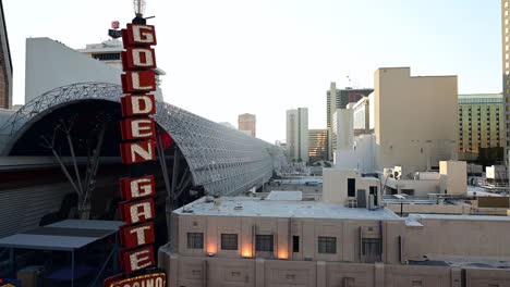 Exterior-Del-Dosel-De-La-Experiencia-De-La-Calle-Fremont