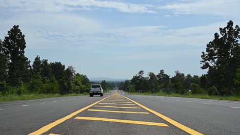 Carretera-Al-Parque-Nacional-Pha-Taem-Y-Al-Río-Mekong,-En-Tailandia