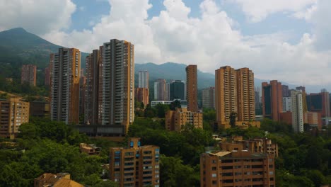 Mehrfamilienhäuser-In-Medellin,-Kolumbien.-Luftaufnahme
