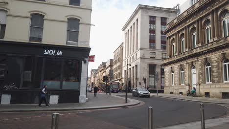 People,-cars-and-buses-moving-around-in-a-quiet-Glasgow-city-centre