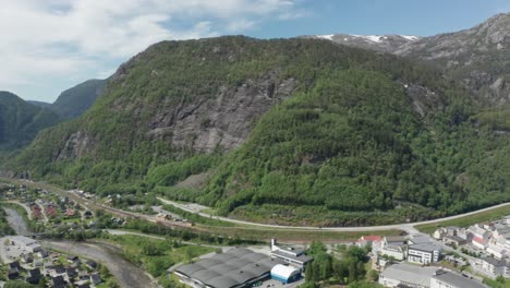 Overview-of-Dalekvam-town-centre---Between-Bergen-and-Voss-and-along-Bergen-Railway-with-road-E16---Panning-aerial