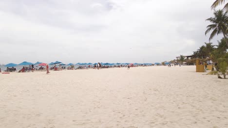 Idyllic-white-sandy-beach-of-Isla-Mujeres,-Mexico--Panning-shot-right-to-left