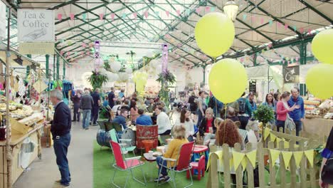 People-at-St-George's-Market-in-Belfast-on-a-busy-shopping-day